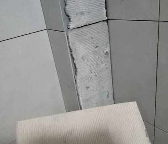 临沧瓷砖空鼓维修公司分享下厨房瓷砖脱落的补救措施。